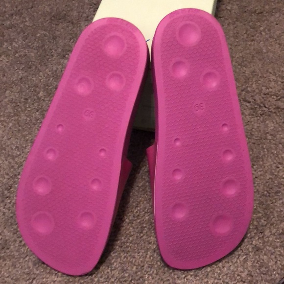 Off white slides - Picture 4 of 4